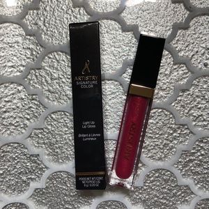 Artistry Signature Color Light Up Lip Gloss